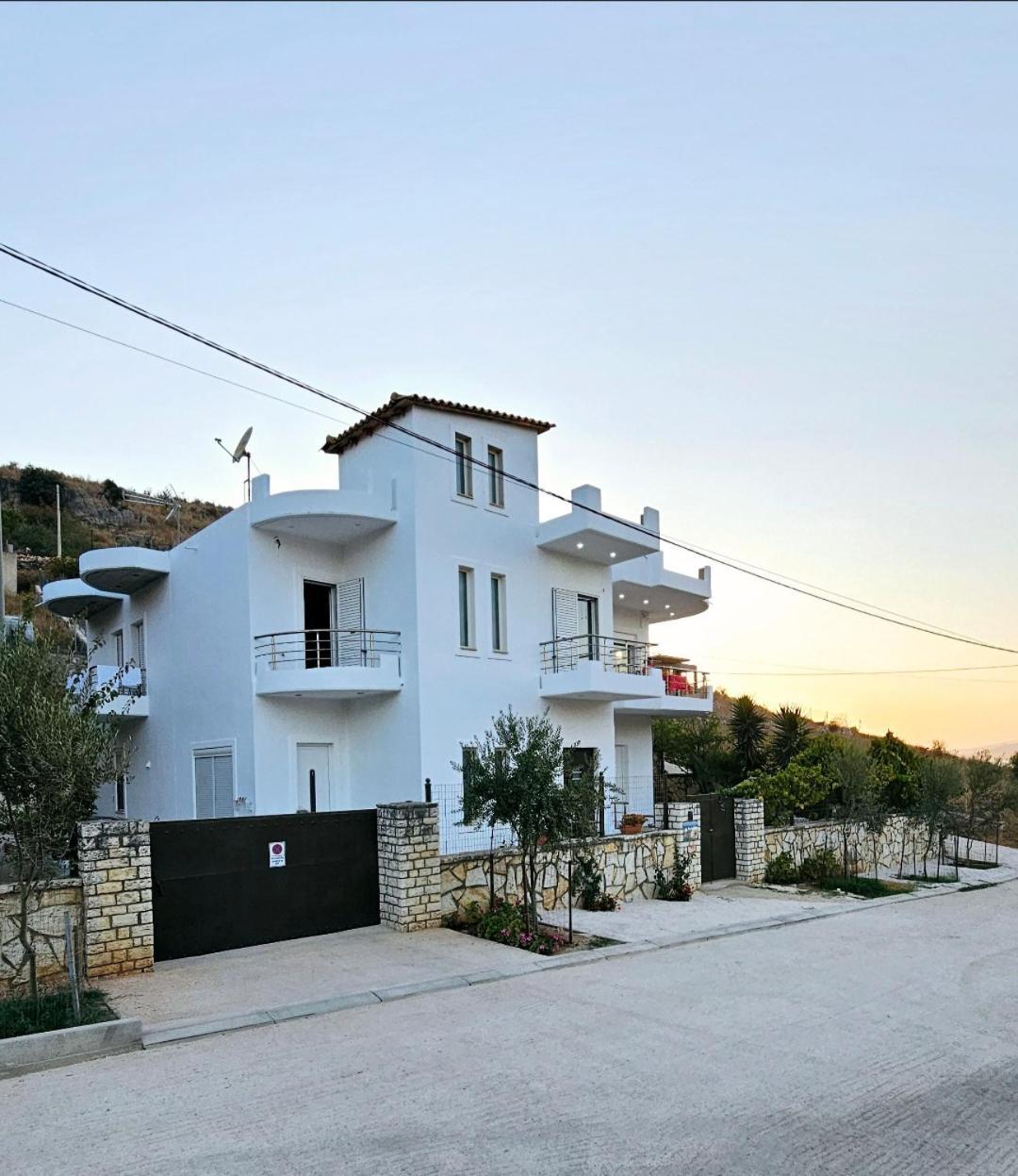 Blue Mare Apartments Saranda Dış mekan fotoğraf